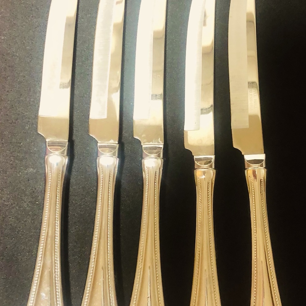There are (6) to set, found after pictures